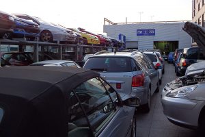 入庫車の数々。何かしらの珍しいフランス車に出会えます。